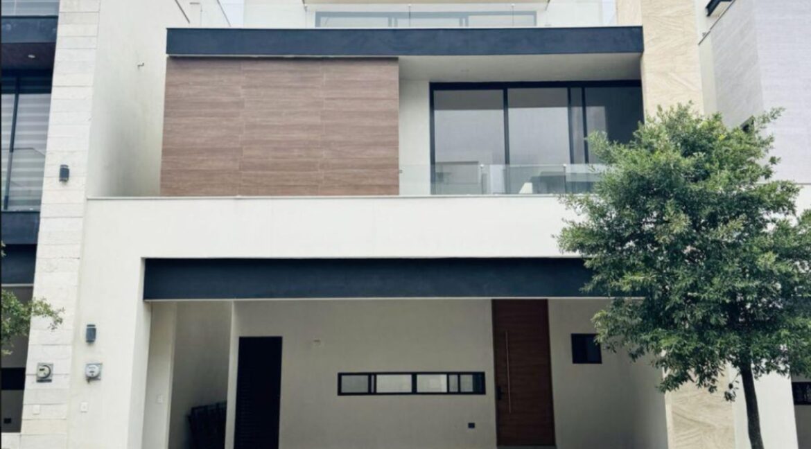 1 CASA PARK LIVING CUMBRES DOMINIO