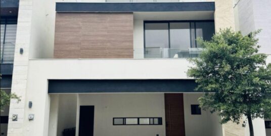 Casa en Venta Park Living Cumbres, Dominio Cumbres