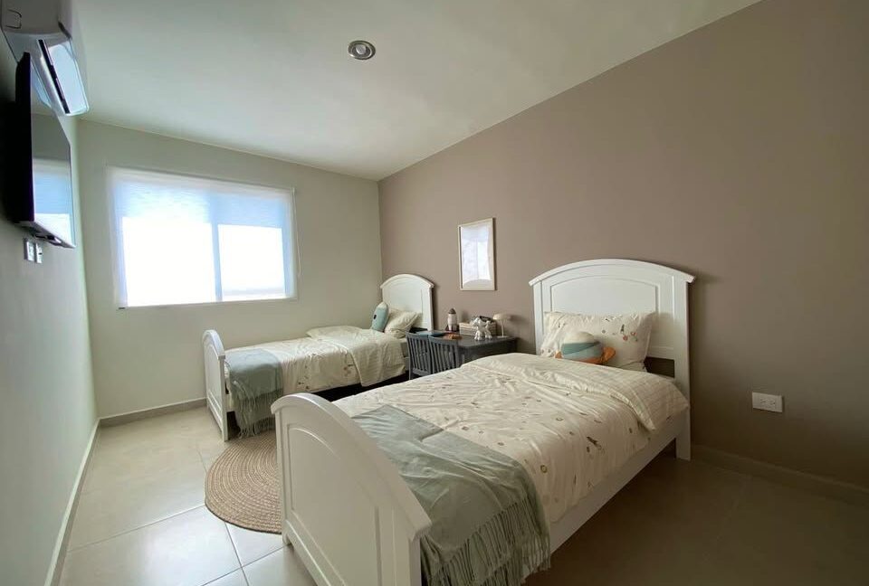 17 CASA EN VENTA CALANDRIA RESIDENCIAL DOMINIO CUMBRES