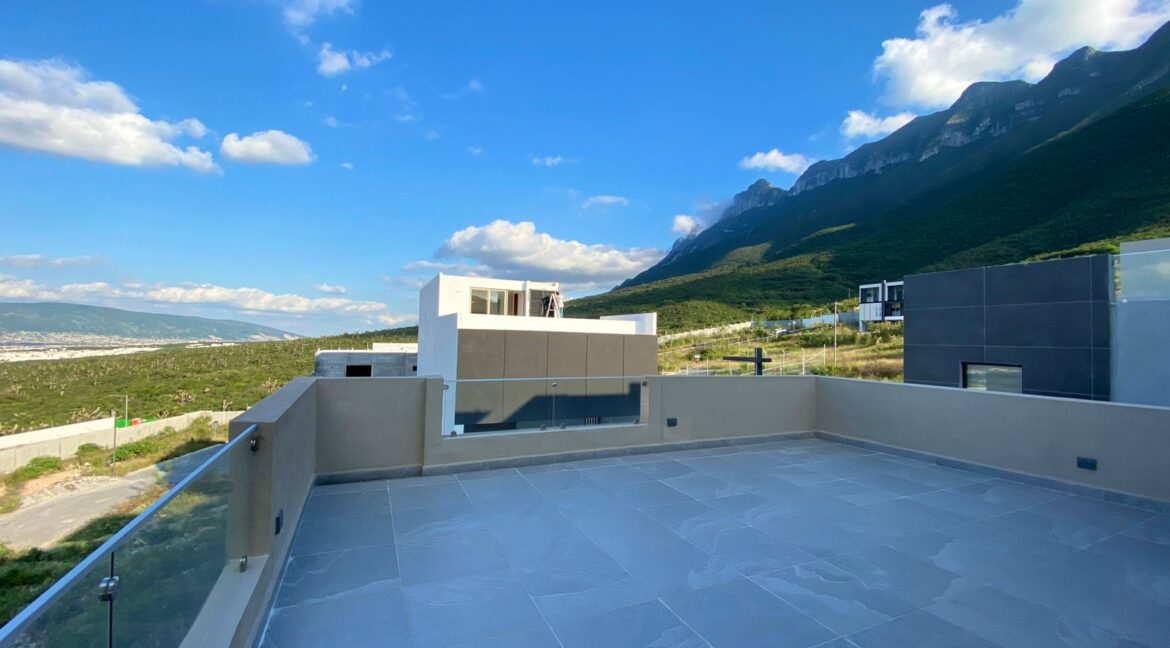 23 CASA EN VENTA SERRANOVA RESIDENCIAL , DOMINIO CUMBRES