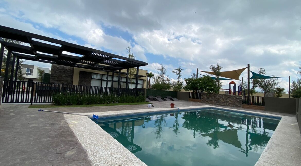 26 CASA EN VENTA MONTEALBAN GARCIA