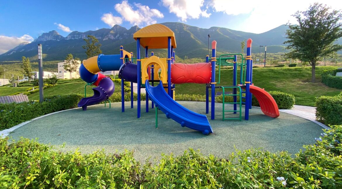 27 CASA EN VENTA SERRANOVA RESIDENCIAL , DOMINIO CUMBRES