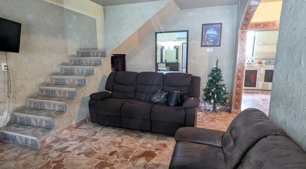 5 CASA EN VENTARIBERAS DE LA SILLA GUADALUPE