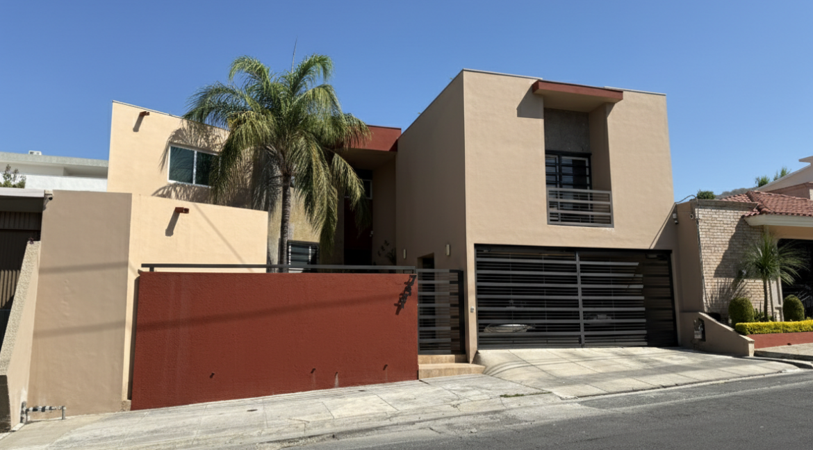 1 CASA EN VENTA CONTRY LA SILLA