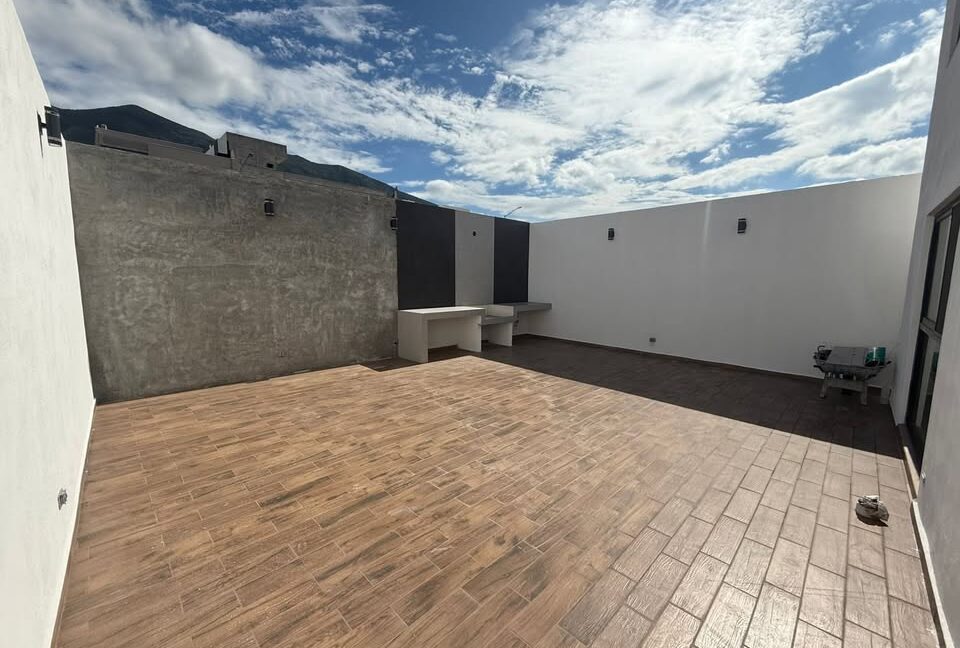 12 CASA MIRADOR RESIDENCIAL