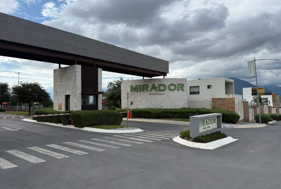 2 CASA EN RENTA MIRADOR RESIDENCIAL DOMINIO CUMBRES