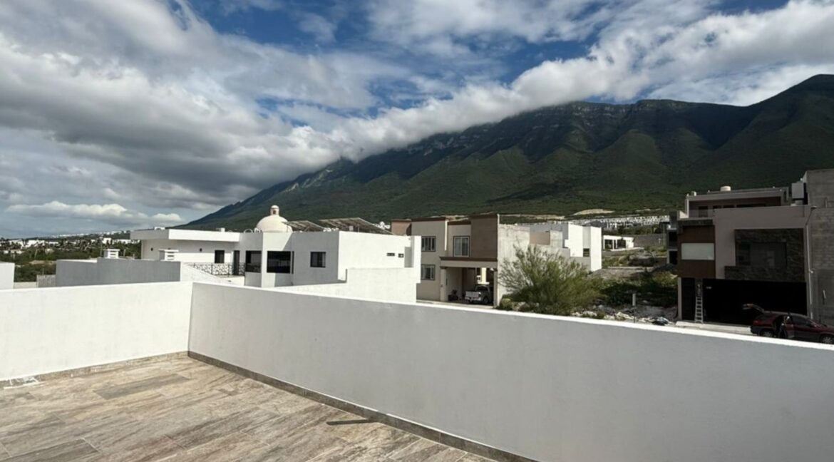 21 CASA MIRADOR RESIDENCIAL