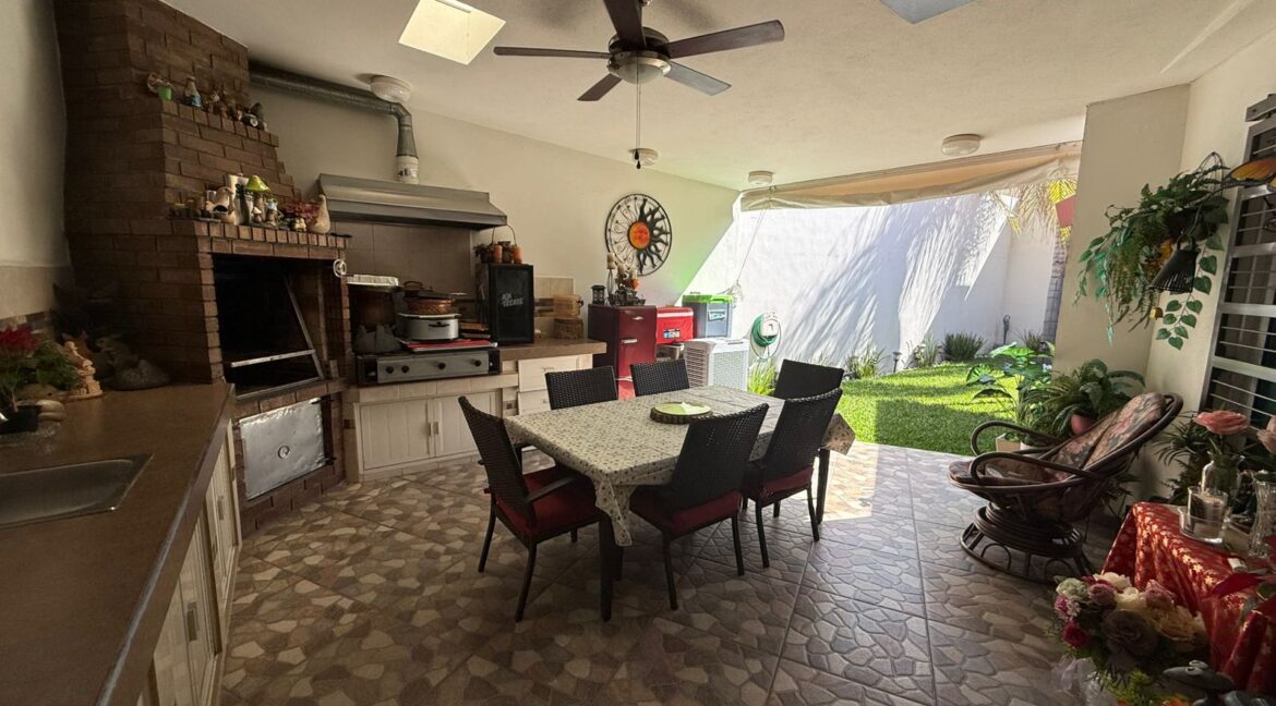 5 CASA EN VENTA CONTRY LA SILLA