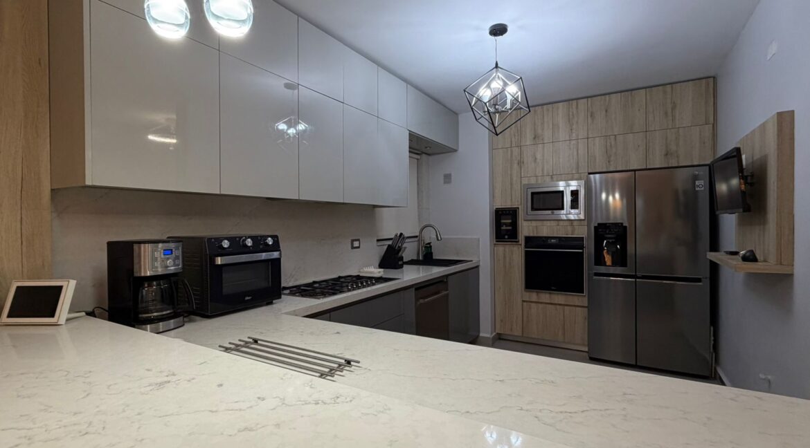 8 CASA EN VENTA CUMBRES DE ALTTA