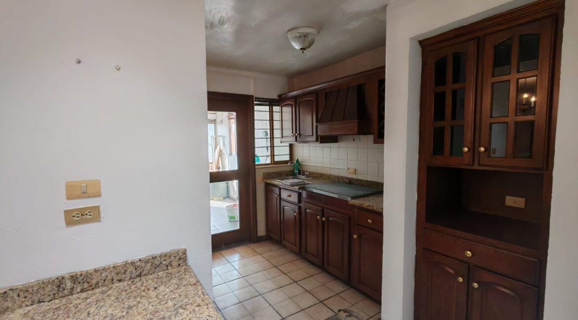 3 CASA EN VENTA CUMBRES 3 SECTOR