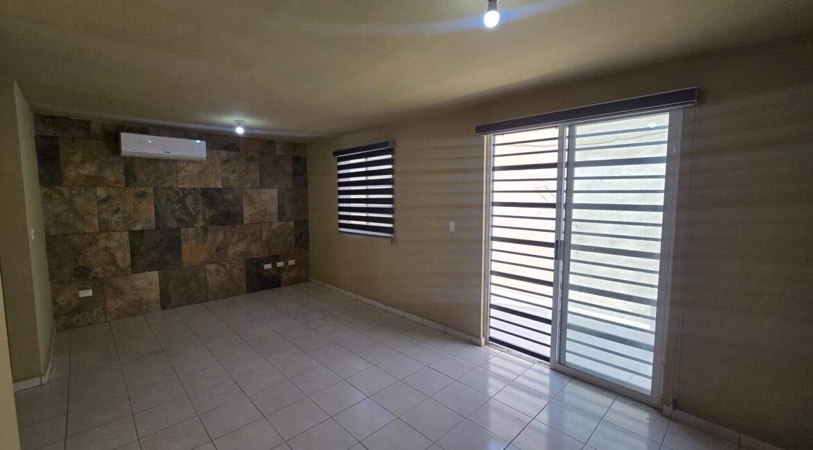 CASA EN VENTA CERRADA PROVIDENCIA APODACA 4