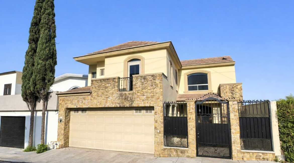 Casa en Venta Cumbres 5to Sector 1