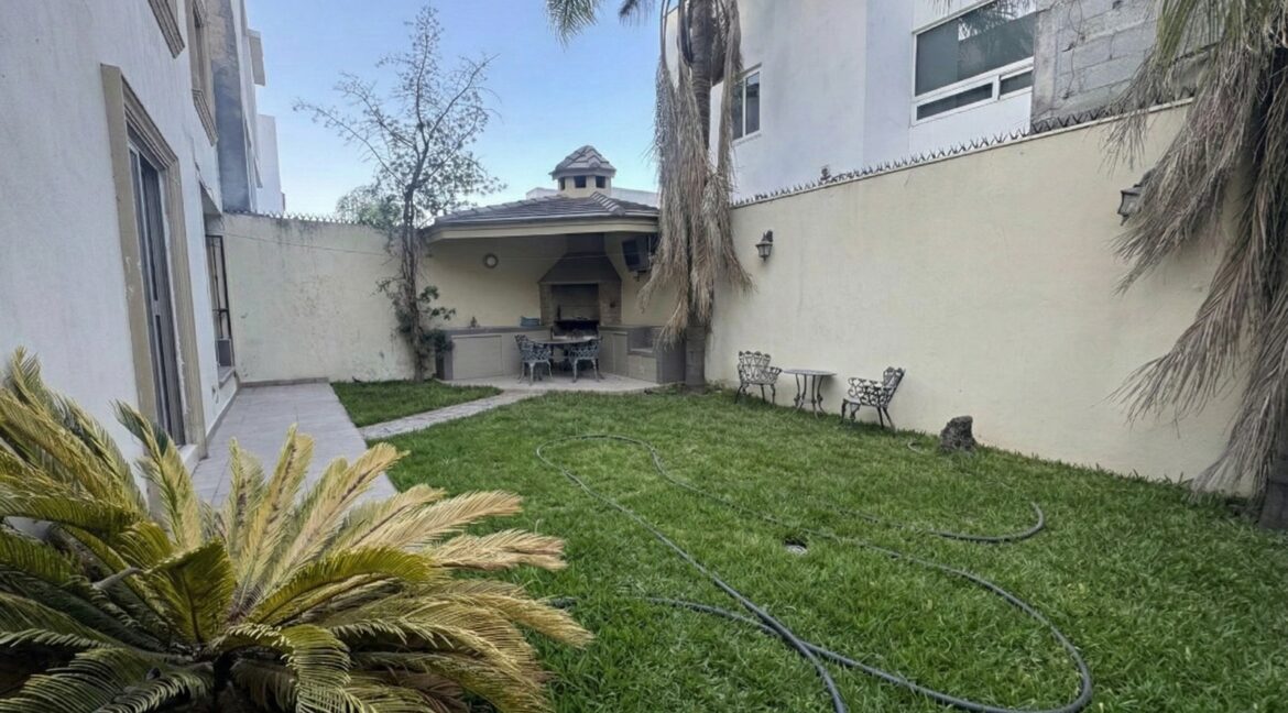 Casa en Venta Cumbres 5to Sector 12