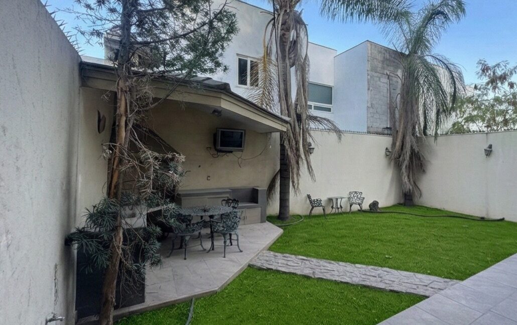 Casa en Venta Cumbres 5to Sector 13