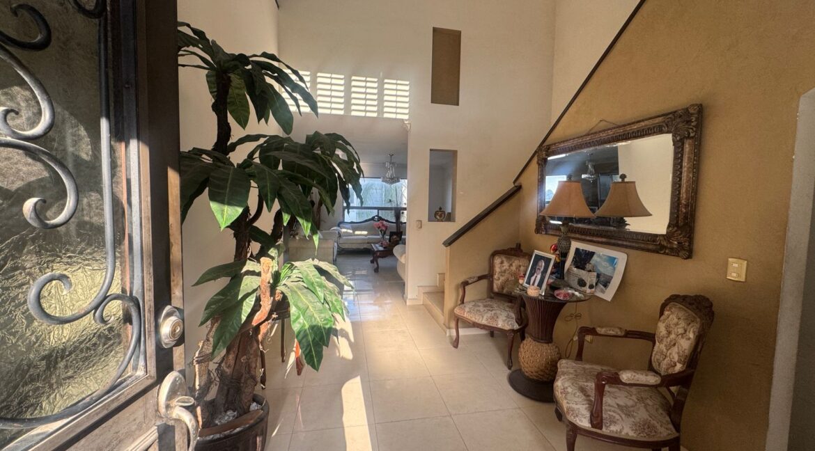 Casa en Venta Cumbres 5to Sector 4