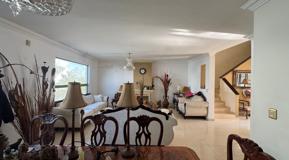 Casa en Venta Cumbres 5to Sector 7