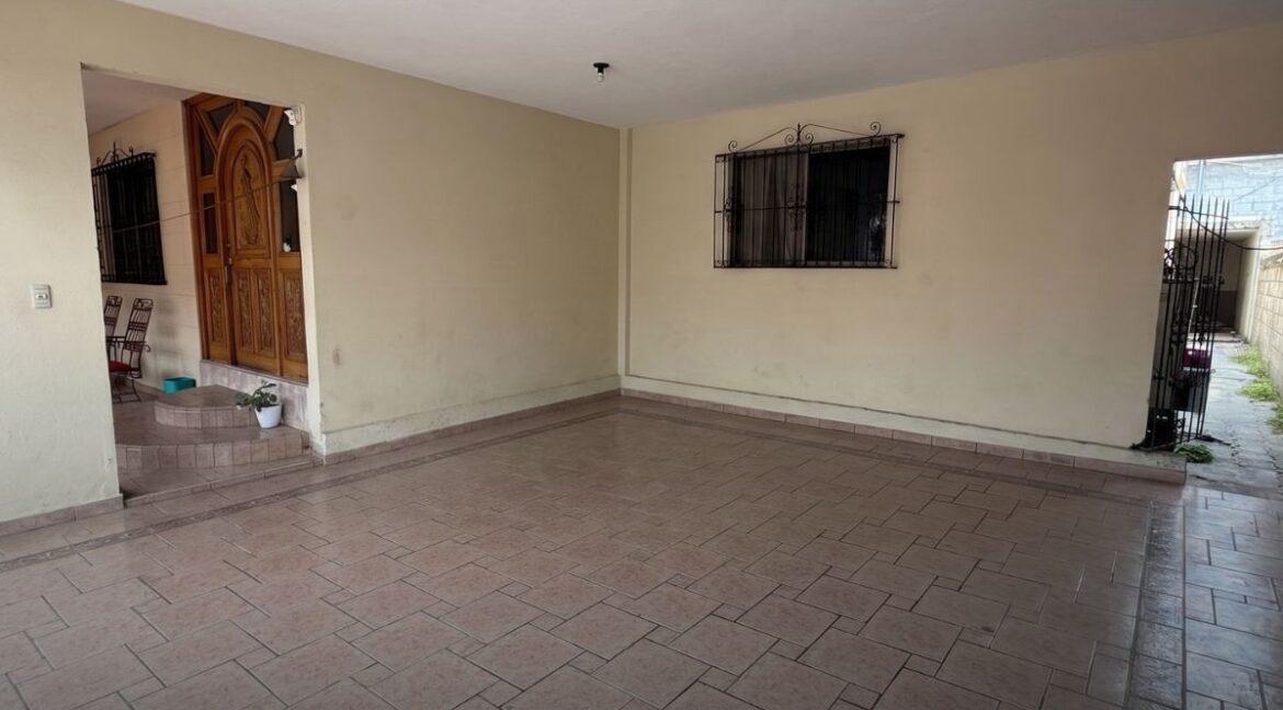CASA EN VENTA CERRADA PROVIDENCIA APODACA 4