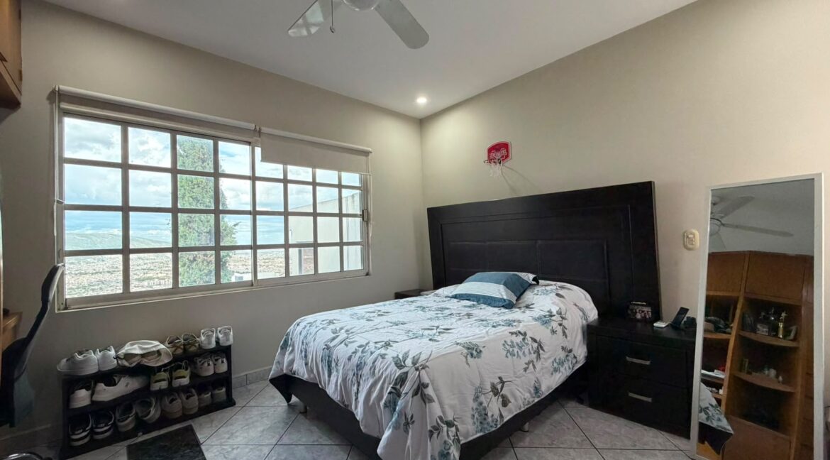 Casa en Venta Cumbres 5to Sector 8