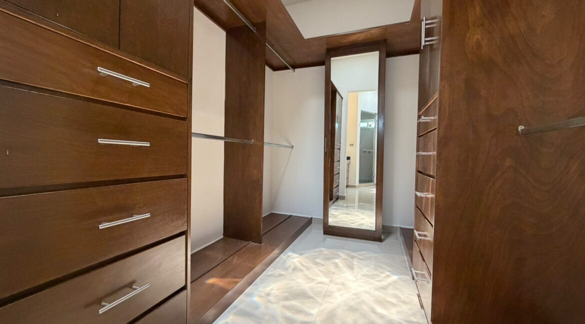 Casa en Venta Colinas del Valle 12